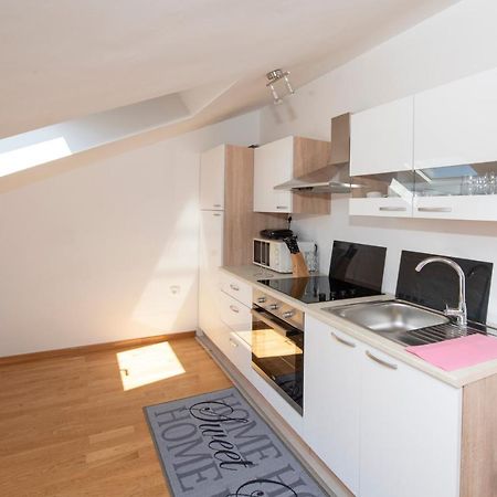 Sunny Attic Apartment With Balcony & Modern City Apartment With Outdoor Area, No Balcony Trogir Extérieur photo