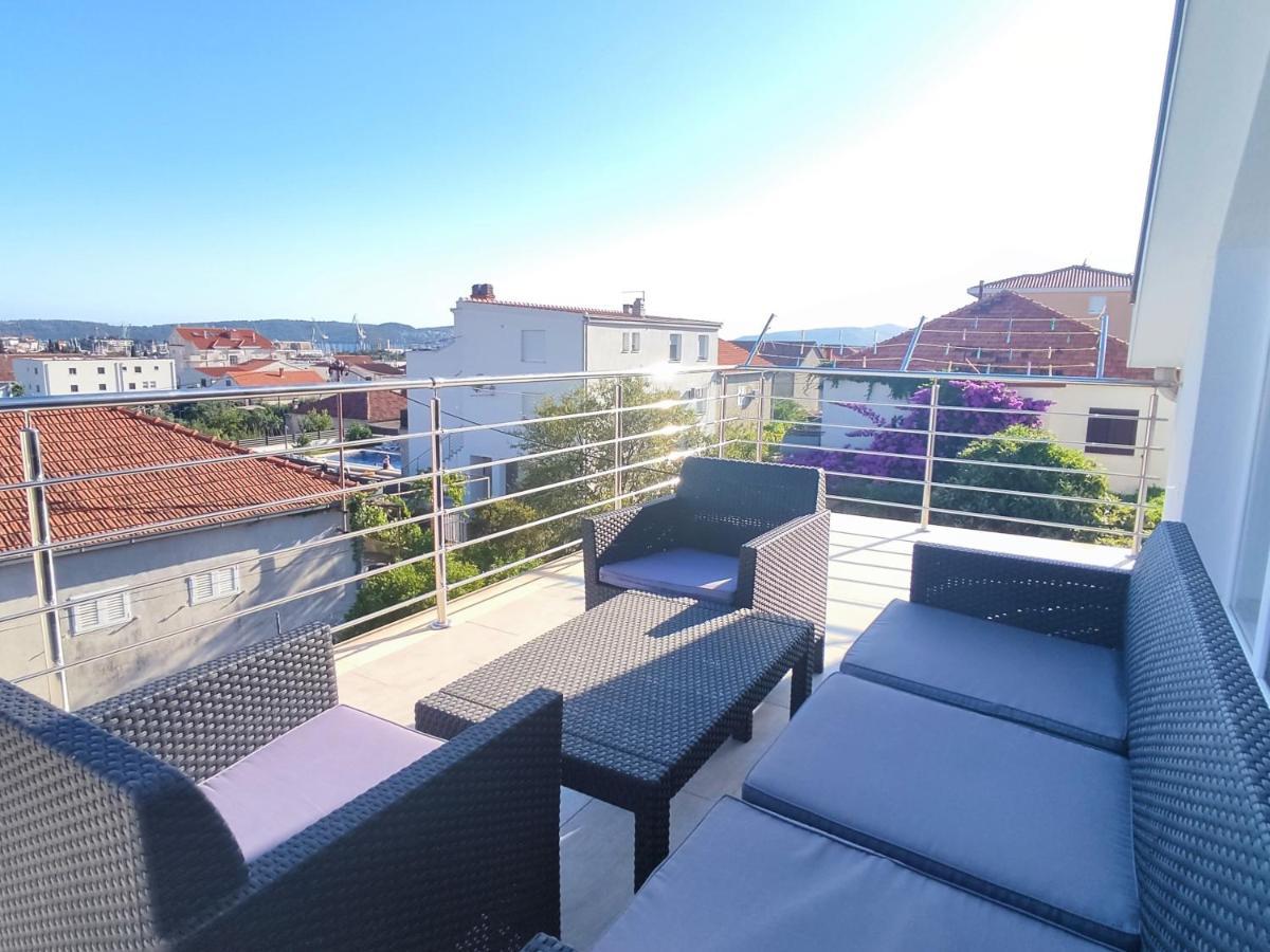 Sunny Attic Apartment With Balcony & Modern City Apartment With Outdoor Area, No Balcony Trogir Extérieur photo