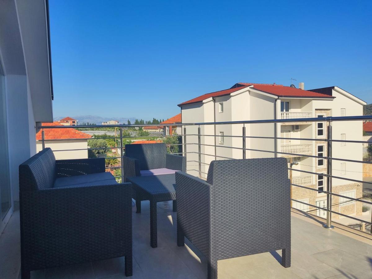 Sunny Attic Apartment With Balcony & Modern City Apartment With Outdoor Area, No Balcony Trogir Extérieur photo
