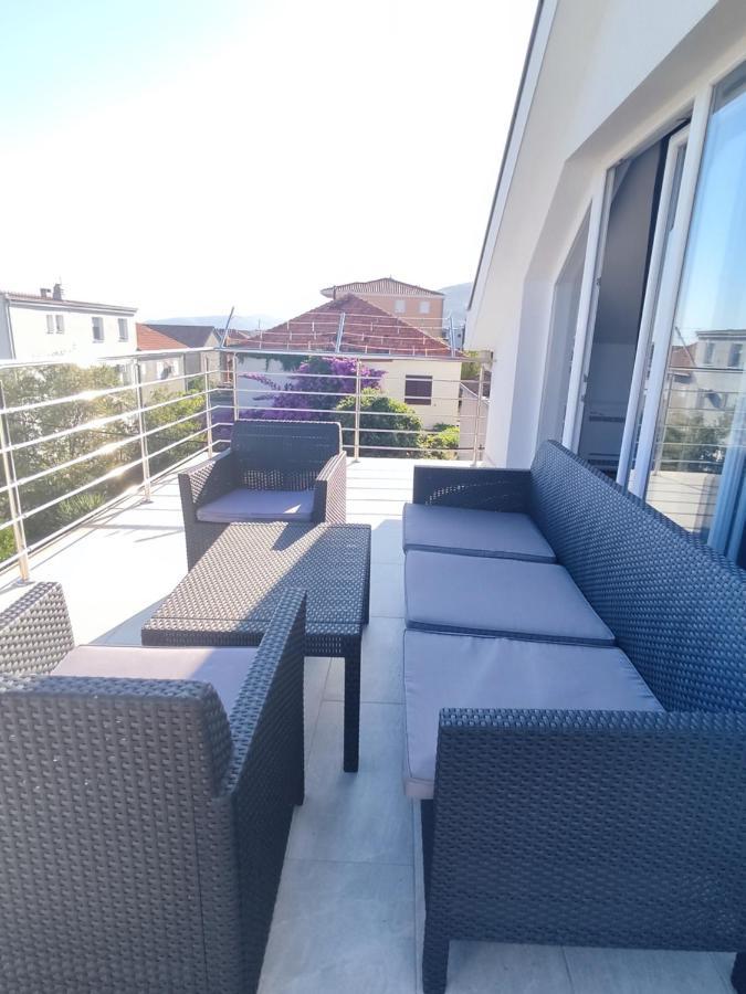 Sunny Attic Apartment With Balcony & Modern City Apartment With Outdoor Area, No Balcony Trogir Extérieur photo