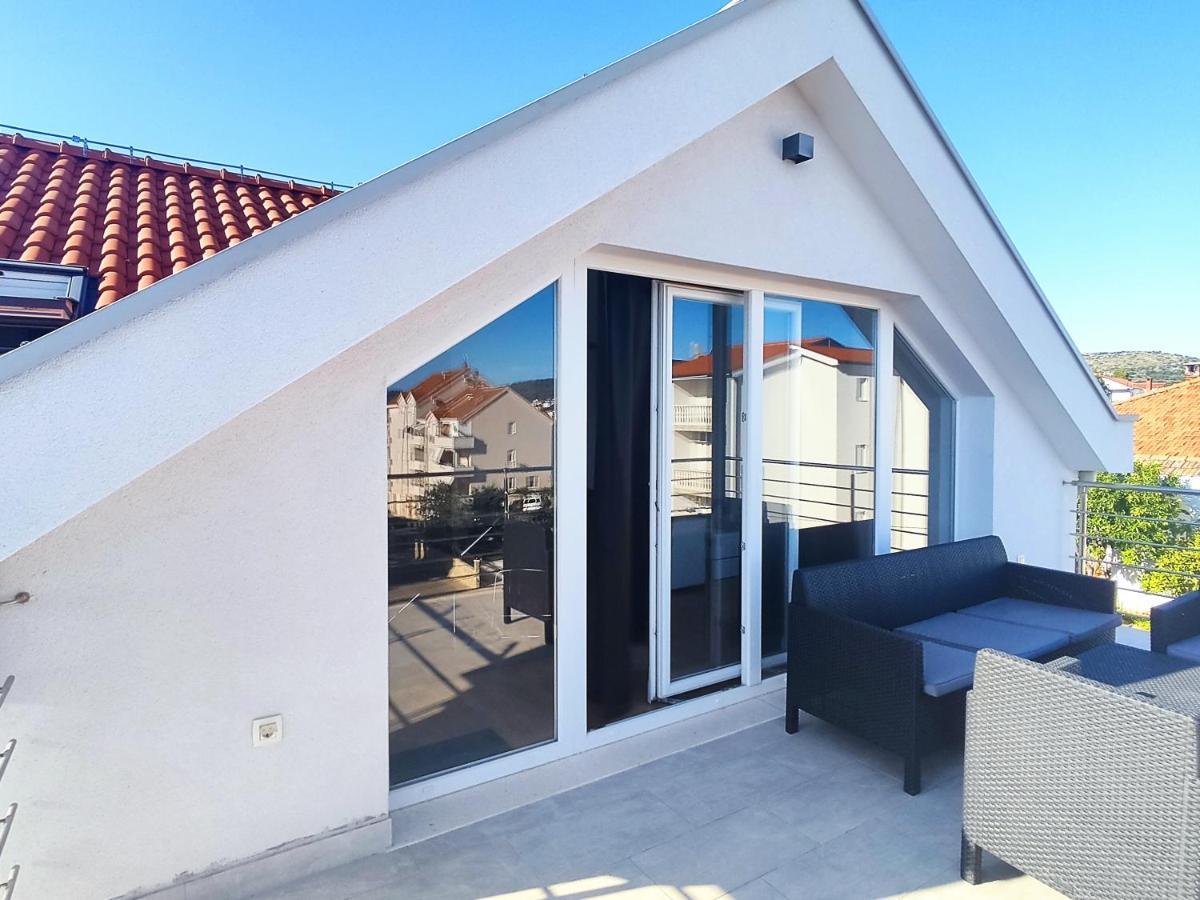 Sunny Attic Apartment With Balcony & Modern City Apartment With Outdoor Area, No Balcony Trogir Extérieur photo