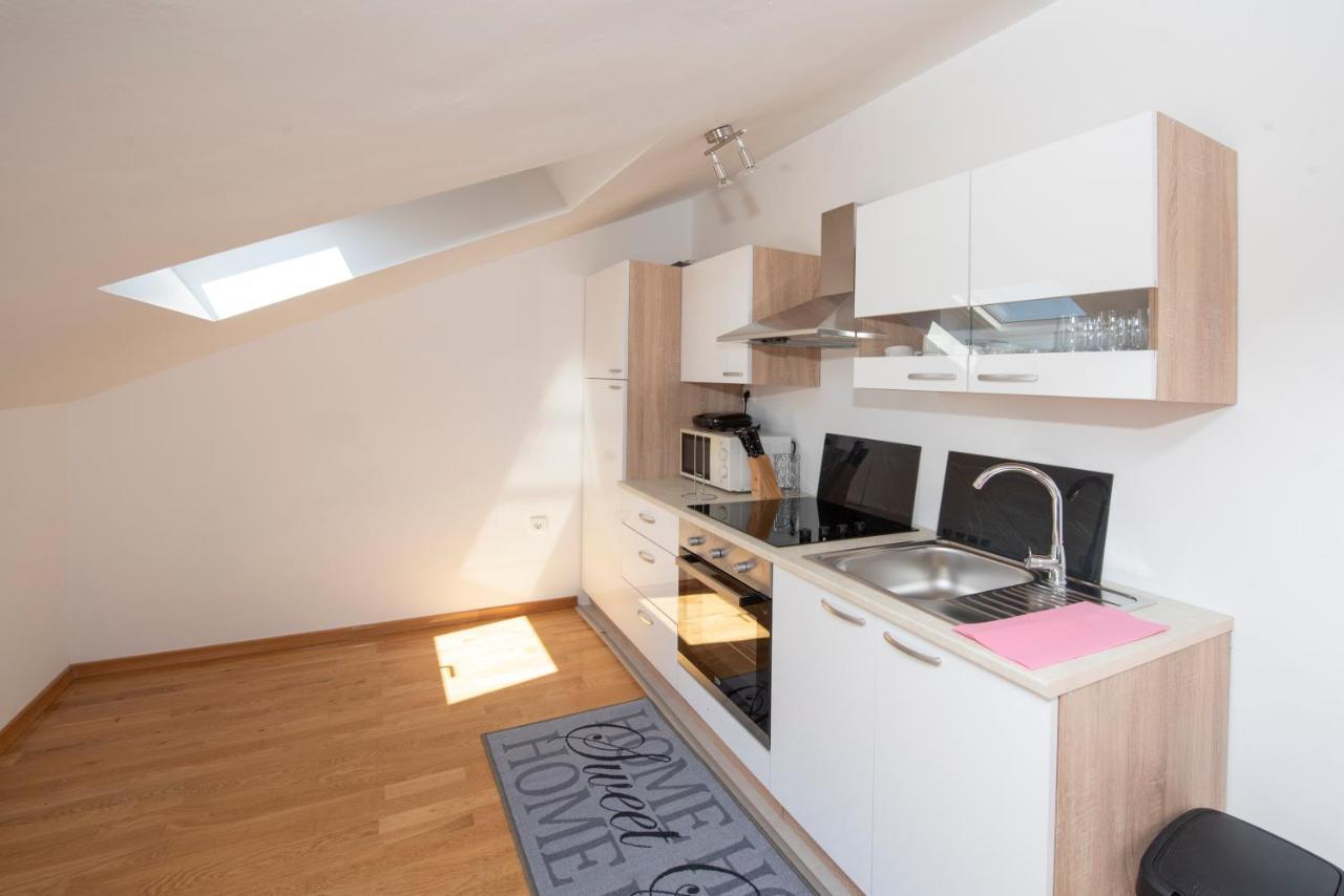 Sunny Attic Apartment With Balcony & Modern City Apartment With Outdoor Area, No Balcony Trogir Extérieur photo