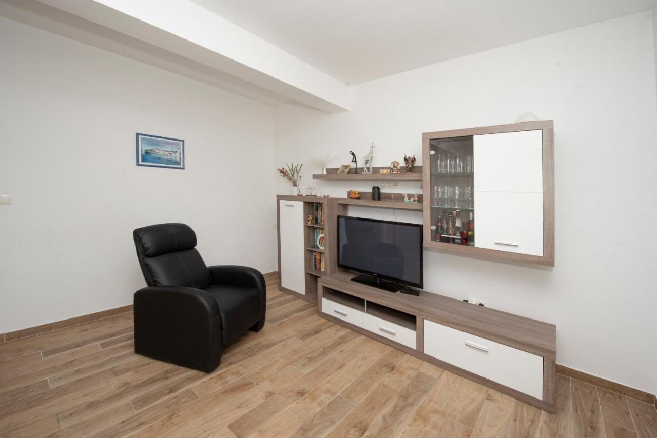 Sunny Attic Apartment With Balcony & Modern City Apartment With Outdoor Area, No Balcony Trogir Extérieur photo