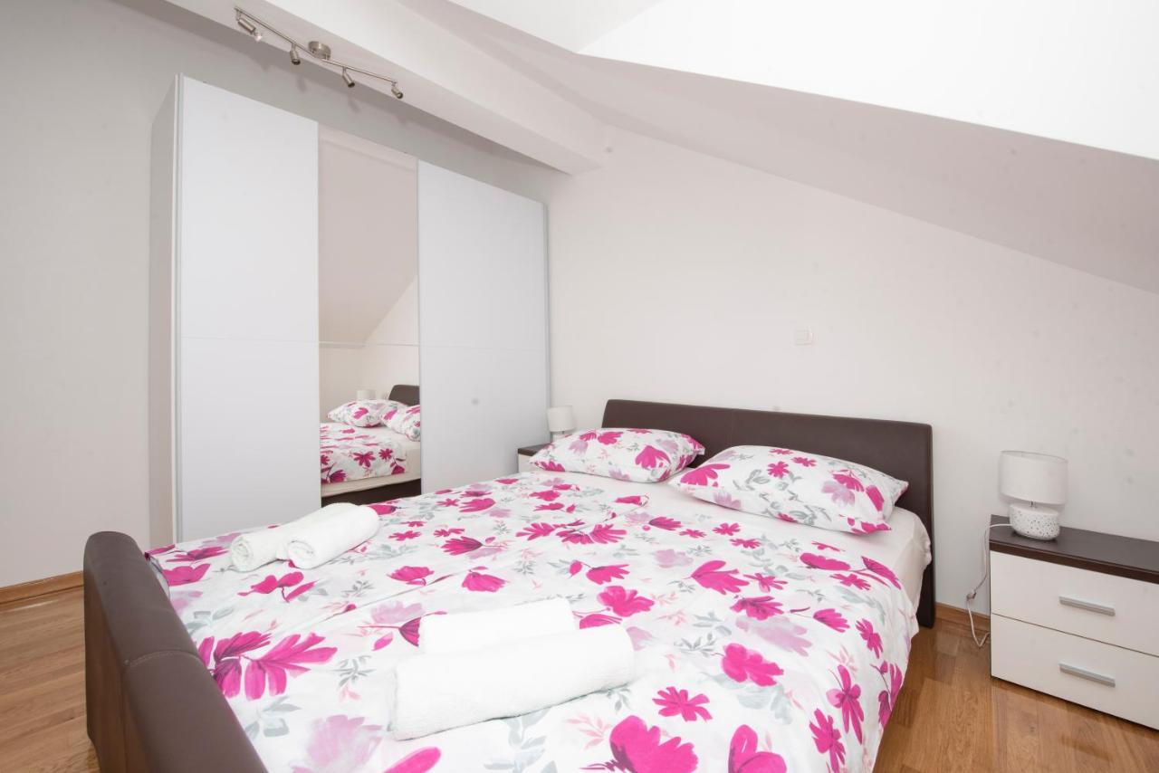 Sunny Attic Apartment With Balcony & Modern City Apartment With Outdoor Area, No Balcony Trogir Extérieur photo