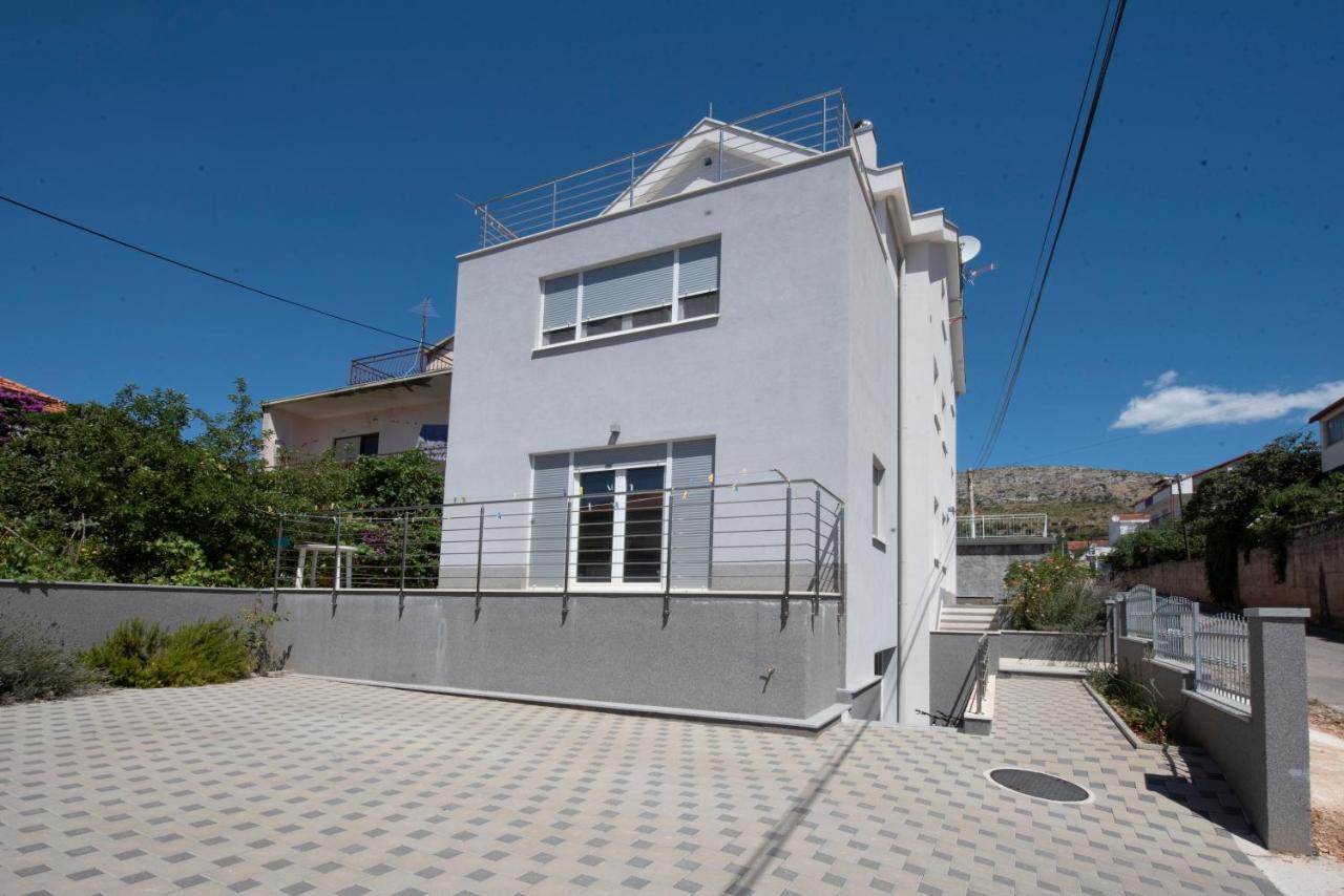 Sunny Attic Apartment With Balcony & Modern City Apartment With Outdoor Area, No Balcony Trogir Extérieur photo