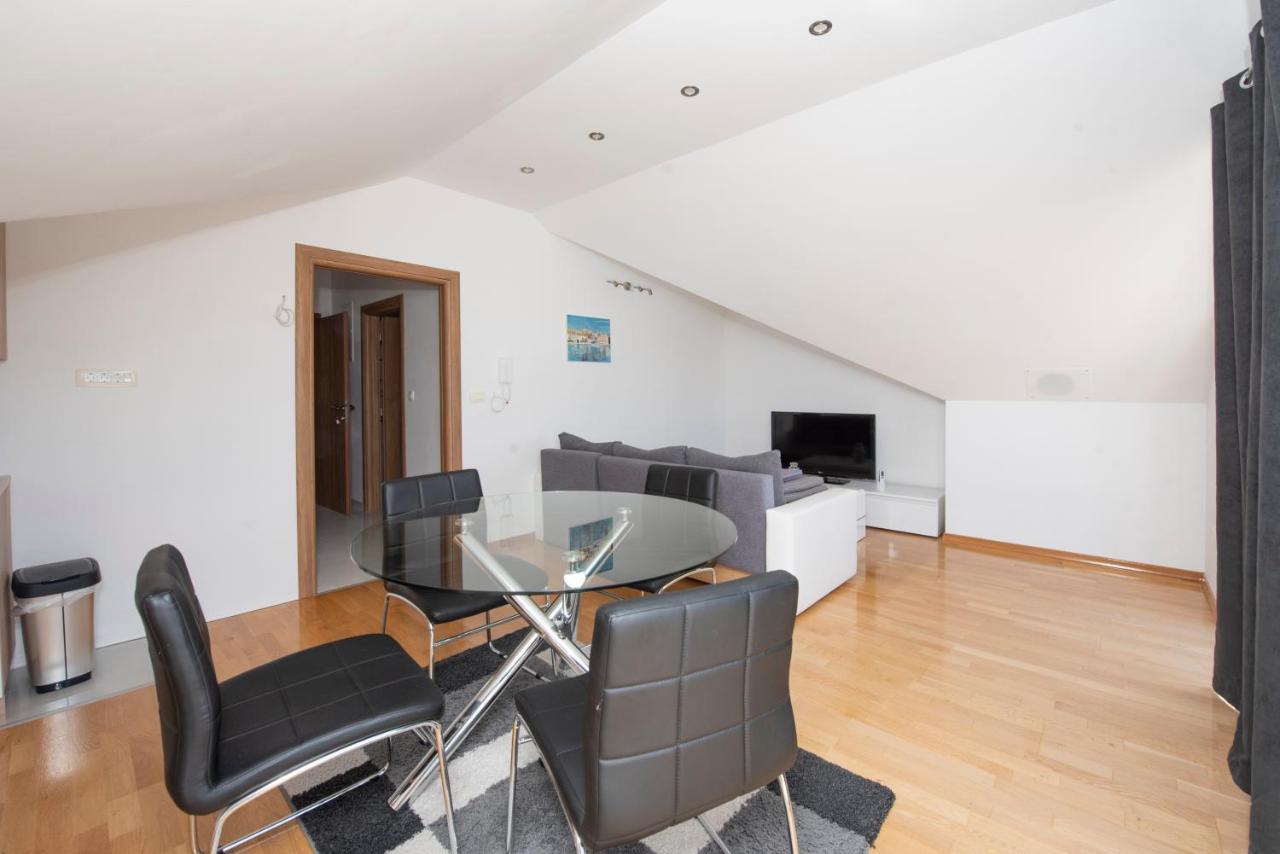 Sunny Attic Apartment With Balcony & Modern City Apartment With Outdoor Area, No Balcony Trogir Extérieur photo