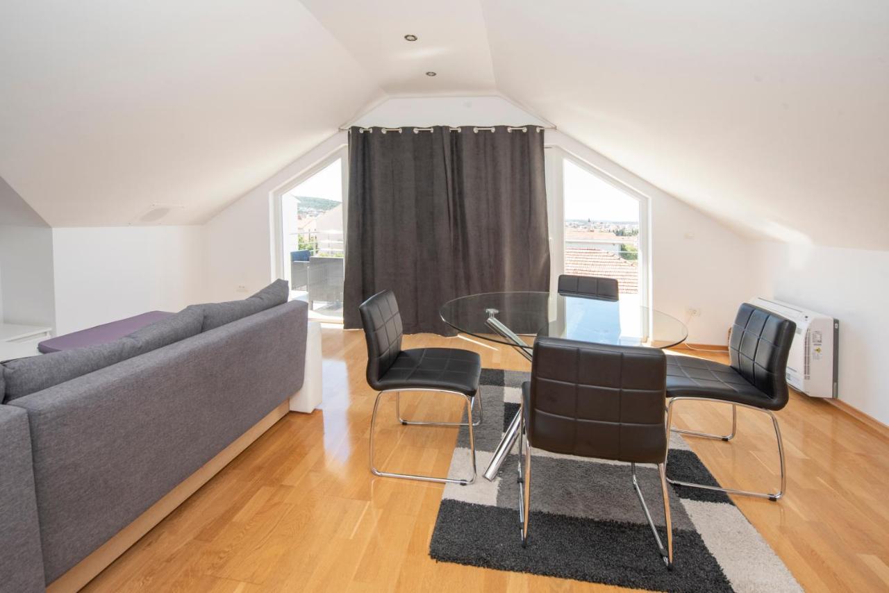 Sunny Attic Apartment With Balcony & Modern City Apartment With Outdoor Area, No Balcony Trogir Extérieur photo