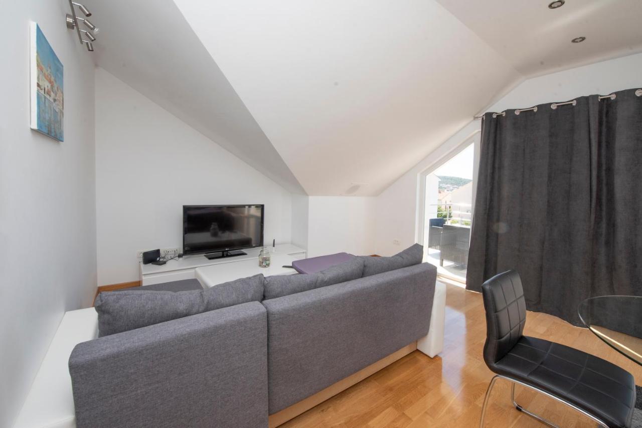 Sunny Attic Apartment With Balcony & Modern City Apartment With Outdoor Area, No Balcony Trogir Extérieur photo