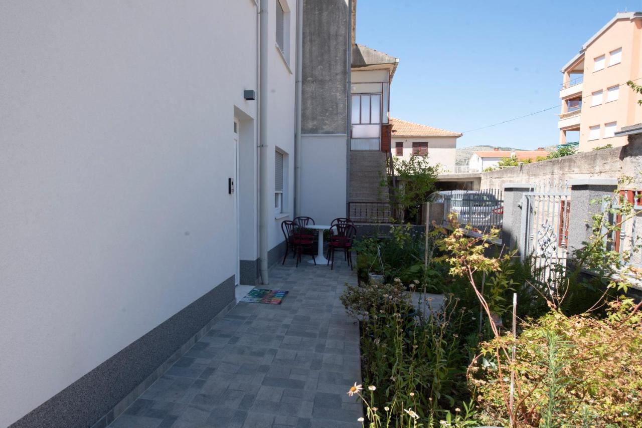 Sunny Attic Apartment With Balcony & Modern City Apartment With Outdoor Area, No Balcony Trogir Extérieur photo