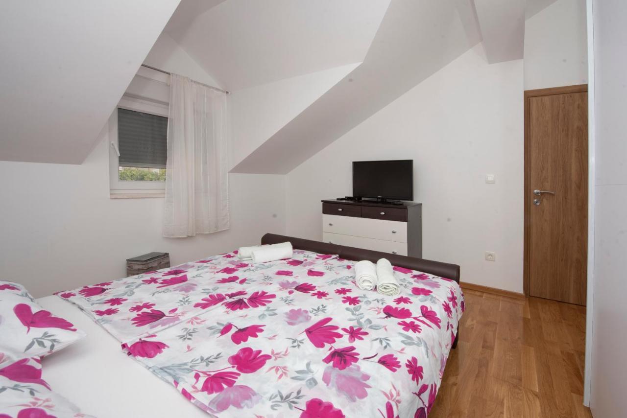 Sunny Attic Apartment With Balcony & Modern City Apartment With Outdoor Area, No Balcony Trogir Extérieur photo